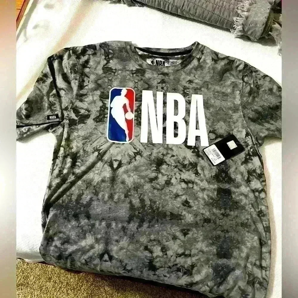 NWT Men’s Official NBA T-shirt - Medium